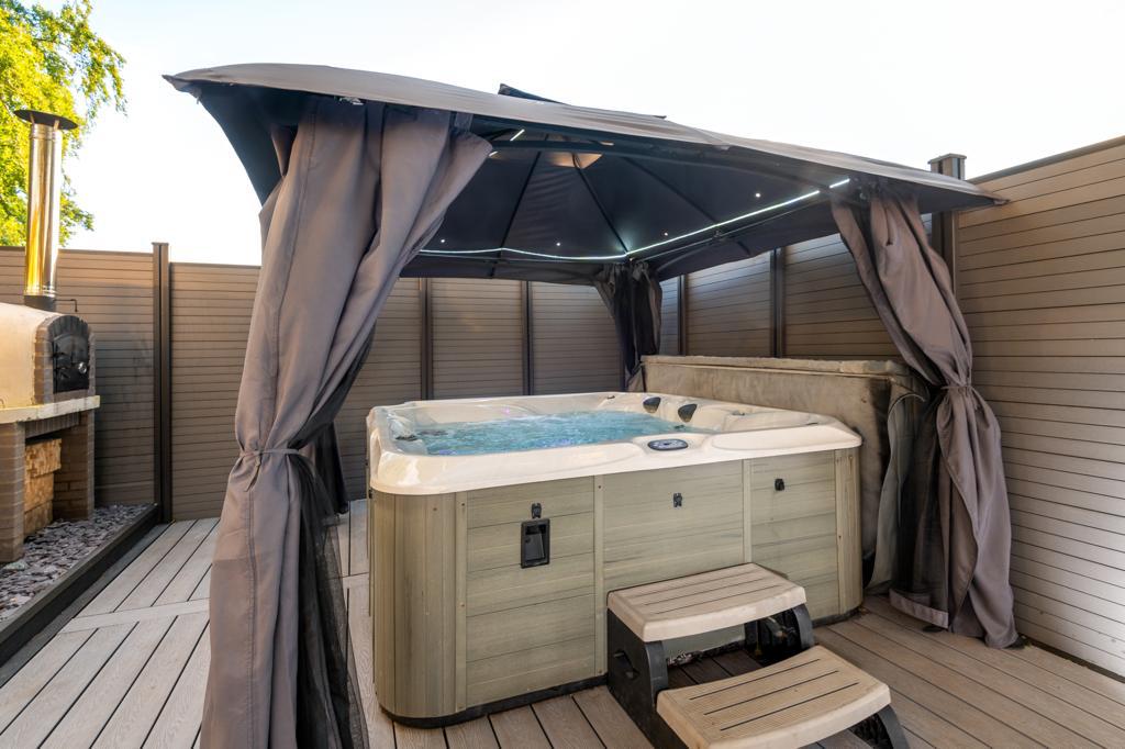 The Outdoor Hot Tub